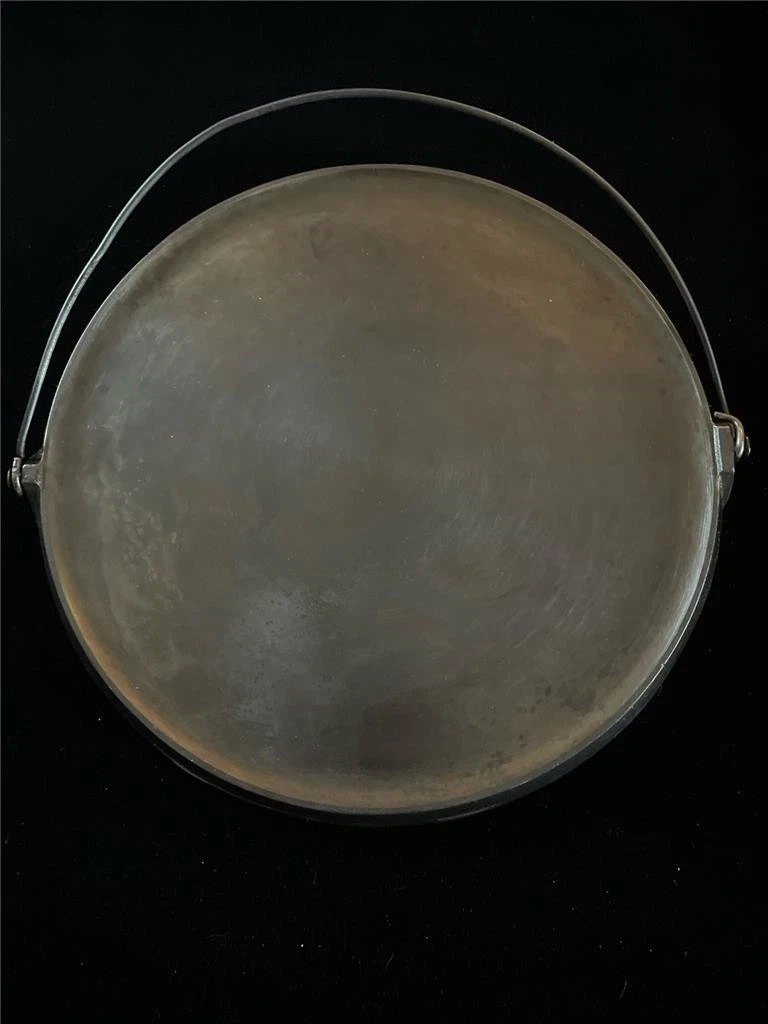 ANTIQUE GRISWOLD #14 LARGE LOGO #618 CAST IRON ROUND GRIDDLE BAILED HANDLE 1940s
Opens in a new wind