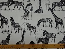Kunstleder Giraffen und Zebras auf weißgrundigem Untergrund 140 cm breit