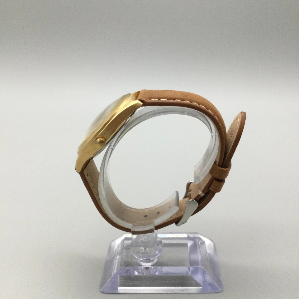 Vintage Guess Gold Tone 35mm Watch Leather Strap Embossed New Battery - Image 3 of 4