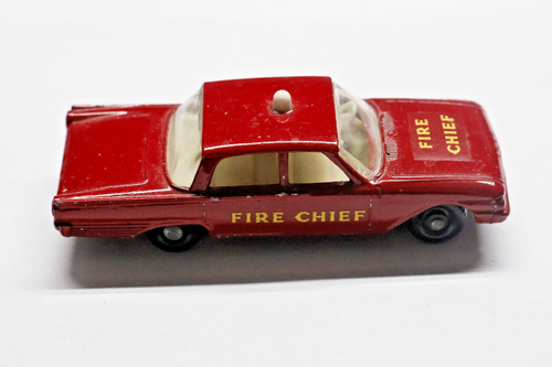 Matchbox Lesney, MB59B3 Ford Fairlane Fire Chief´s car, red body, tiny chips - Imagen 2 de 5