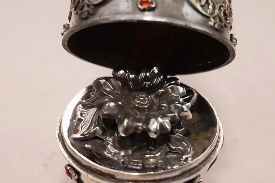 Huevo de Plata Cazador - Cabeza de León Plata 84 - Caja de Plata Estilo Antiguo Imperial Foto 4 de 4