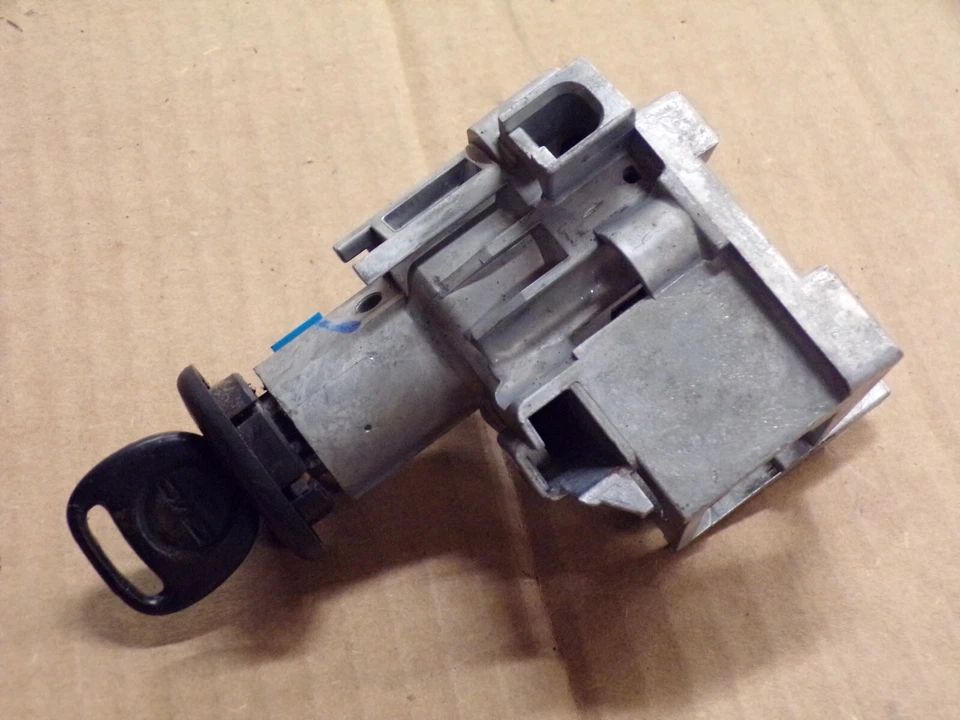 2005 gmc sierra ignition w/ key 2003-2007 chevy silverado - Image 3 of 4