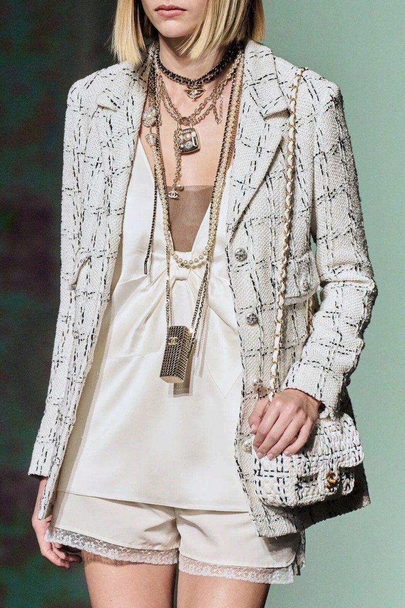 $8,450 CHANEL 23S White & Black Plaid Tweed JACKET * FR 36 $8,450 CHANEL 23S White & Black Plaid Tweed JACKET * FR 36