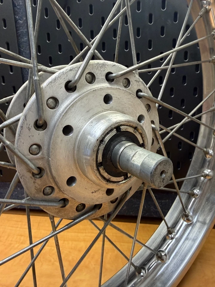 Honda CB750K 750 1969-1978 cuatro rueda delantera de 1,85" x 19" Foto 3 de 4