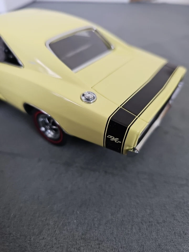 Dodge Charger RT 426 1969 amarillo Hemi Danbury como nuevo escala 1:24 Foto 4 de 4