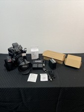 Canon Cinema EOS C300 Mark II CON obiettivo zoom EF 17-40 mm + pipistrello Kastar A60 e caricatore