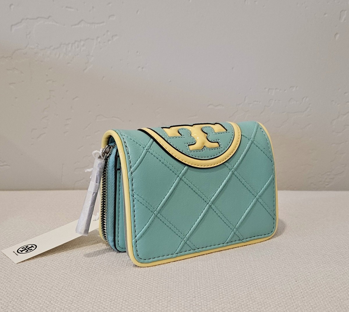 折りたたみ財布 Tory Burch  Leather wallet 'Emerson' light blue NWT Tory Burch Emerson Patent Leather Slim Card Case in