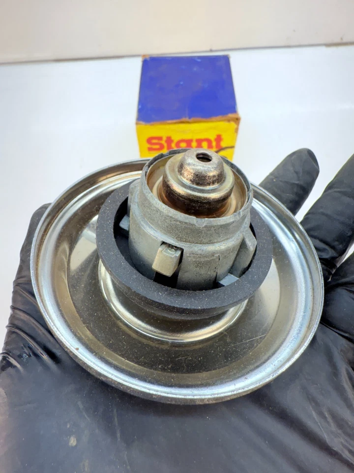 NOS STANT 10559 G759 Tapa de tanque de combustible de bloqueo Tapa de gas y llaves vintage cromo B73-6 Foto 4 de 4