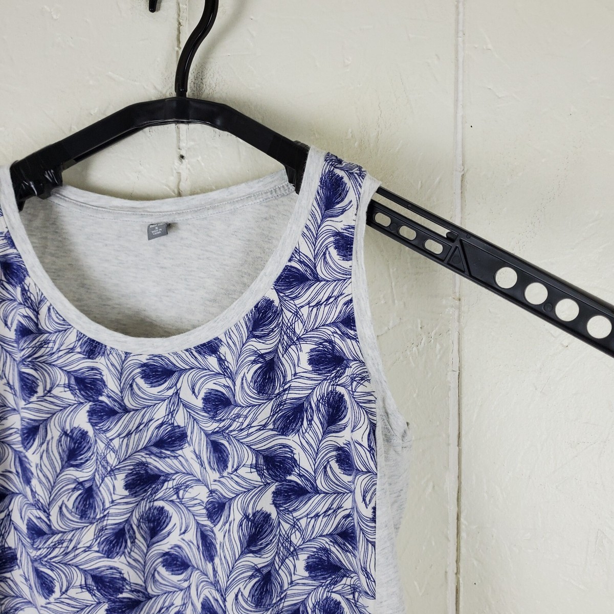 Uniqlo Tank Top Womens Medium Gray Blue Geometric Crew Neck 