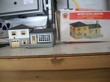 Vintage 0 Scale Bachmann Plasticville RARE NOS Split Level House For Train City.