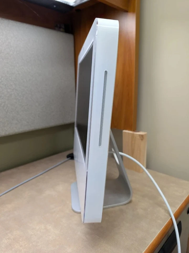 Apple Macintosh G5 2004 17" 1.8 GHz iMac 512MB RAM Running Mac OS X Leopard - Image 3 of 4