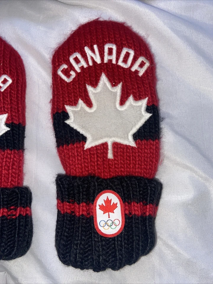 CANADA Olympic Team Youth Beanie & Gloves toque Hat Sochi Hudson's Bay Company - Image 3 of 4