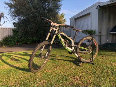 gumtree downhill mountain bike