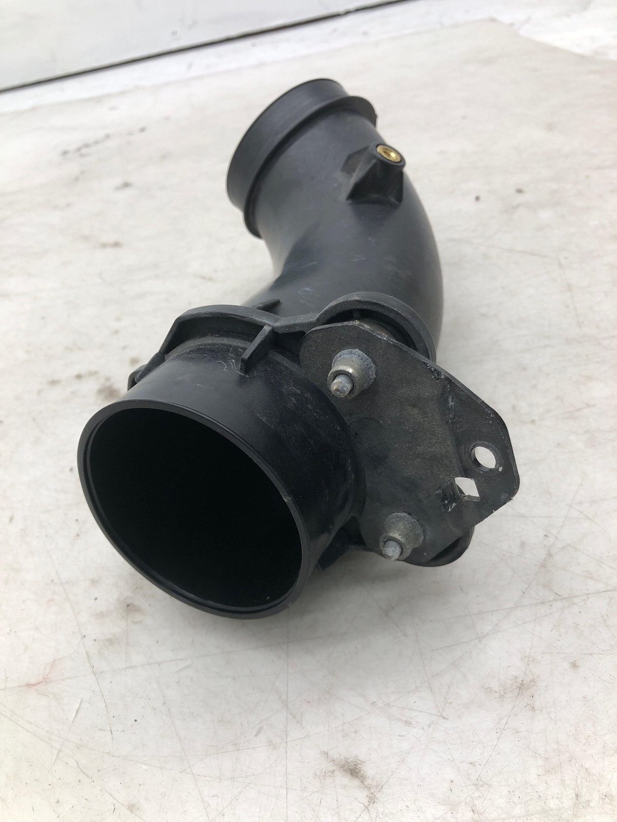 2016-2020 BENTLEY BENTAYGA 6.0 W12 LEFT TURBO AIR INTAKE SUCTION HOSE 36A129615A