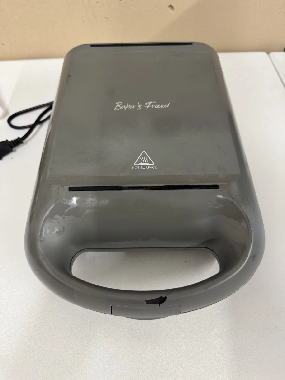 Baker’s Friend Belgian Waffle Maker, Square Waffle Iron. Pre-owned.