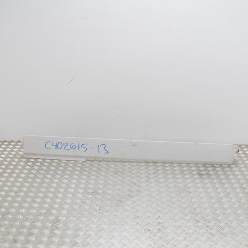 Sliding door rail trim