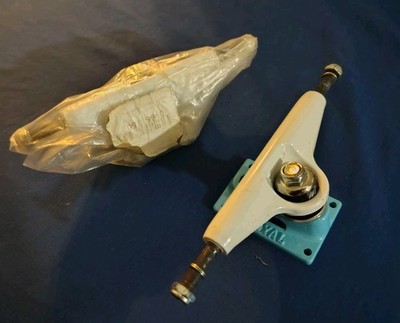 Pair of Royal Skateboard Trucks. 5'' 5 inch 127mm. New! Blue and White