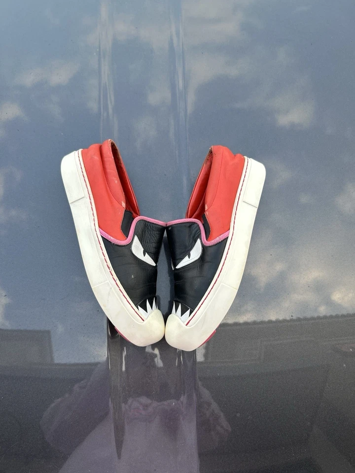 Zapatillas bajas Fendi Monster para mujer Foto 3 de 4