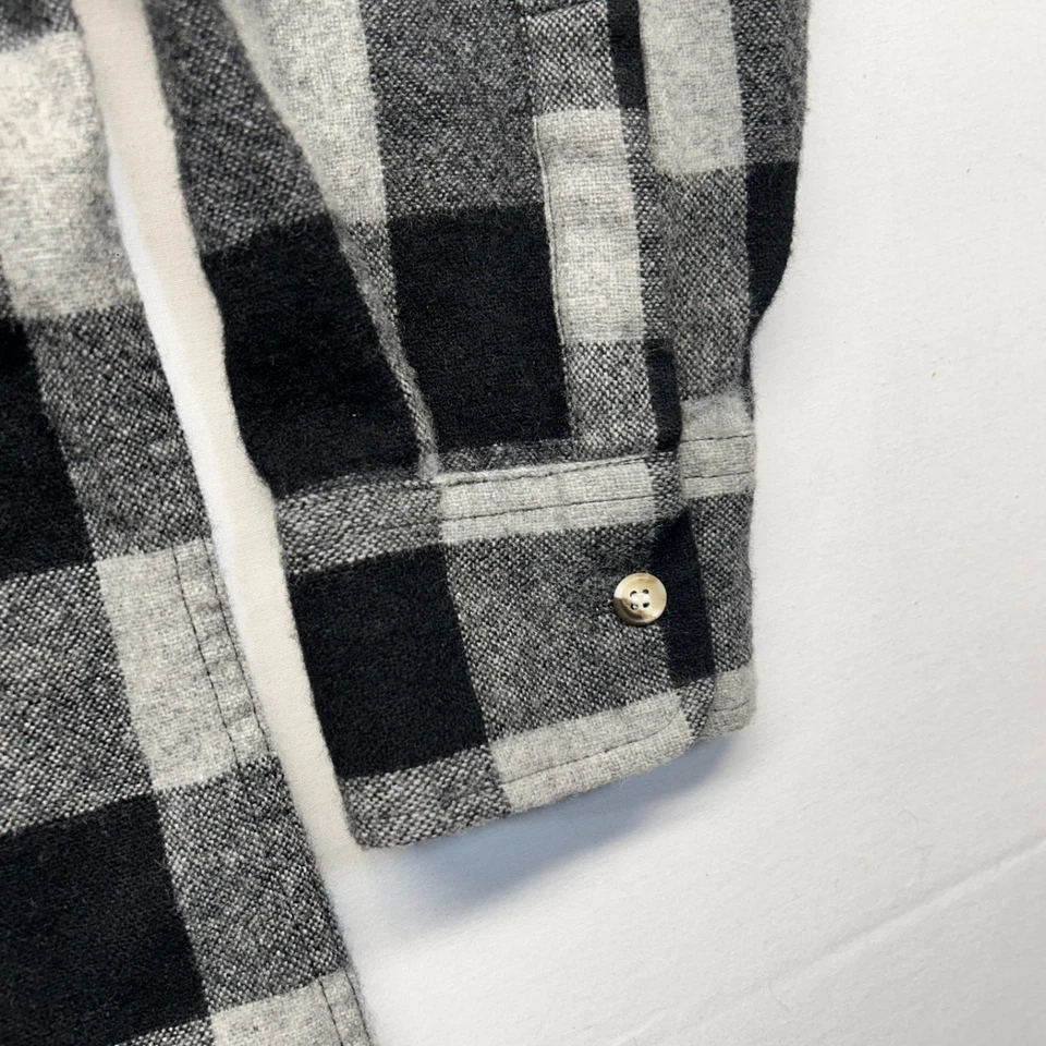 Cabelas Vintage Men's Long Sleeve Shirt XL Button Up Black Gray 85% Wool - Image 3 of 4