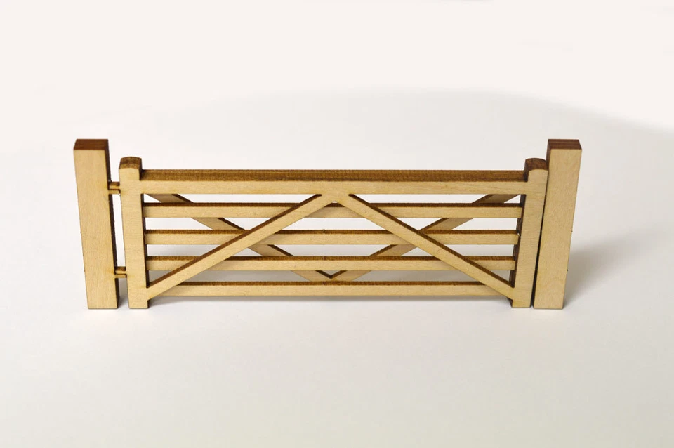 2 x LASER CUT 1:32 SCALE REAL WOOD FARM GATES KIT FOR BRITAINS FARM ETC LX001-32