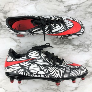 neymar black and white shoes