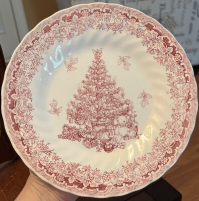 Queen's ''Seasons Greetings'' 8'' Salad Plate Red Victorian Christmas Tree PINK