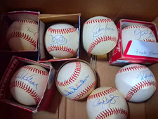 Official MLB autographed Baseball Lot , Pics. Willie Mays ,Rodger Clemens,Frank