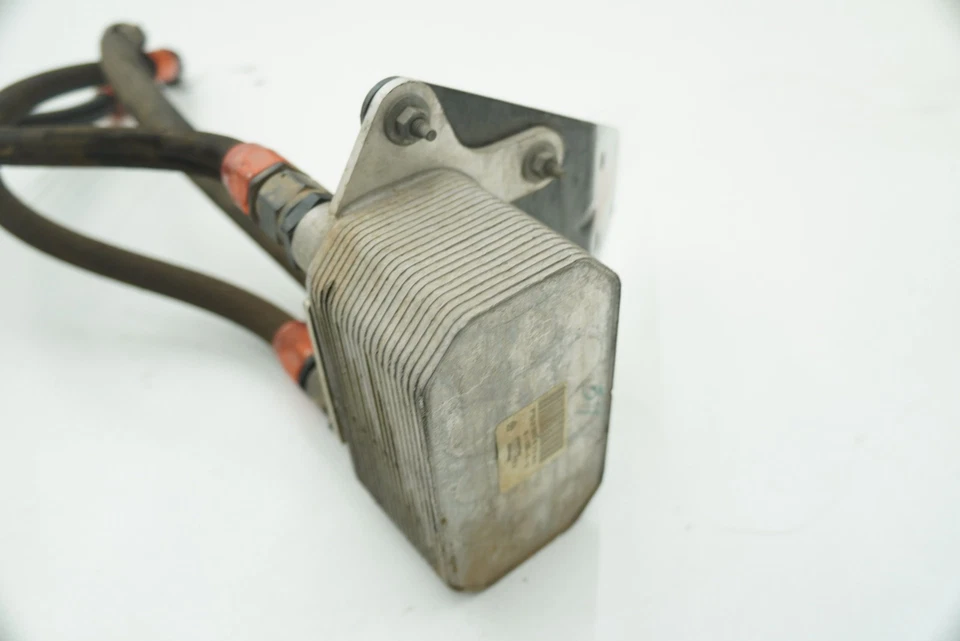 Intercambiador de calor enfriador de aceite de motor 8,3 L 5290412AC OEM Dodge Ram 1500 SRT10 2004-06 Foto 2 de 4