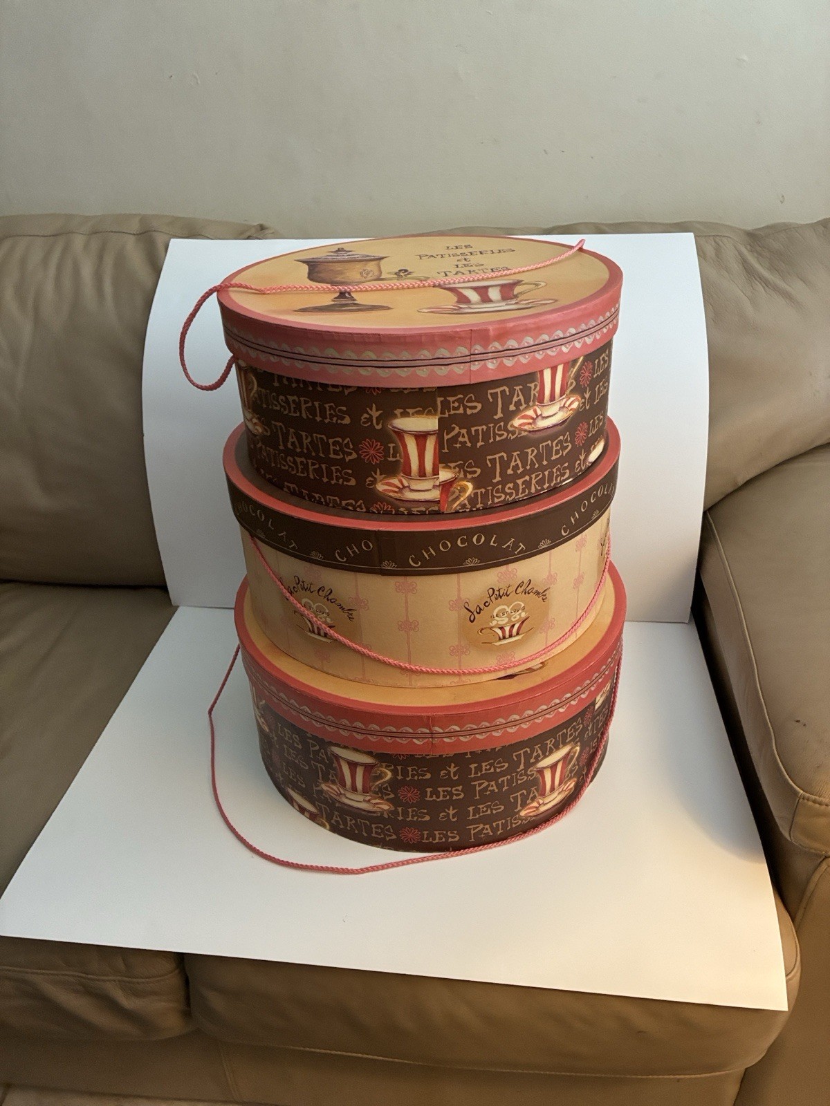 3 VINTAGE LARGE HAT /STORAGE NESTED BOXES - image 3