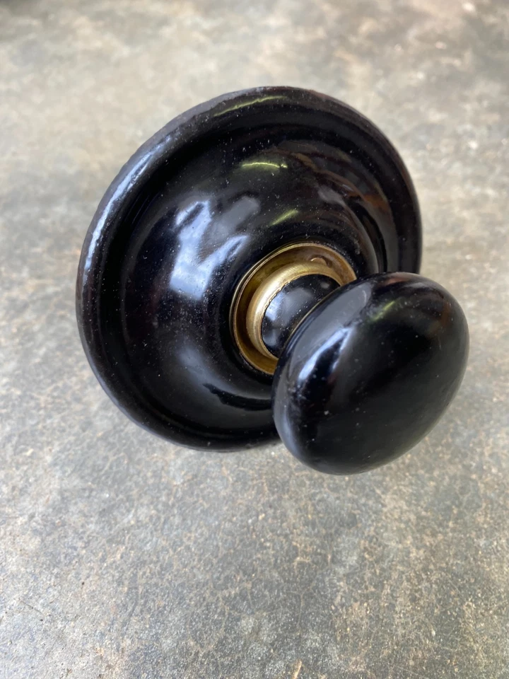 Ancienne crémone de fenetre en fonte. - Photo 2/4