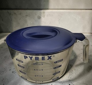 VTG Pyrex 8 Cup 64oz 2L 2Q Glass Handled Measuring Cup Blue Letters With Lid