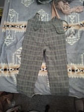women's trousers with a slim or straight leg cut. Size M