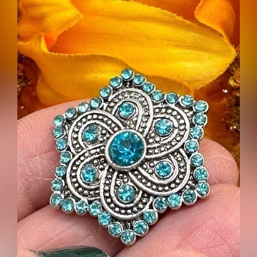 Ginger Snap #221 - “Victorian Star W/ Blue Sparkle Stones” For 18mm Snap Jewelry - Picture 5 of 8