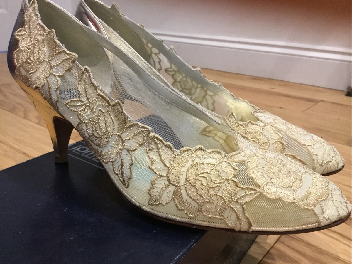 Stuart weitzman hotsell retro rose pumps