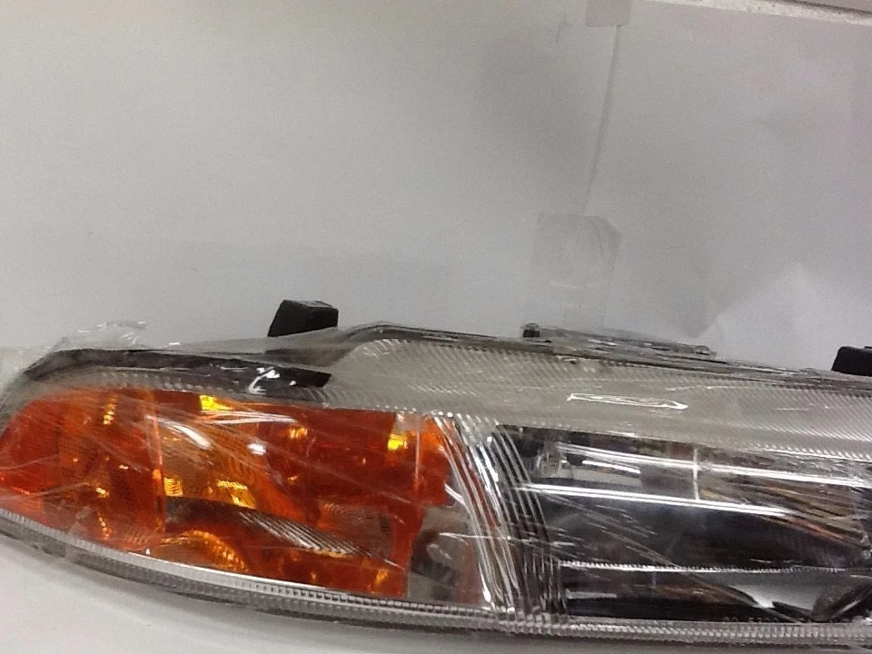 Conjunto de faros derecho TYC 20-3167-88 Chrysler, Dodge, Plymouth Foto 2 de 4