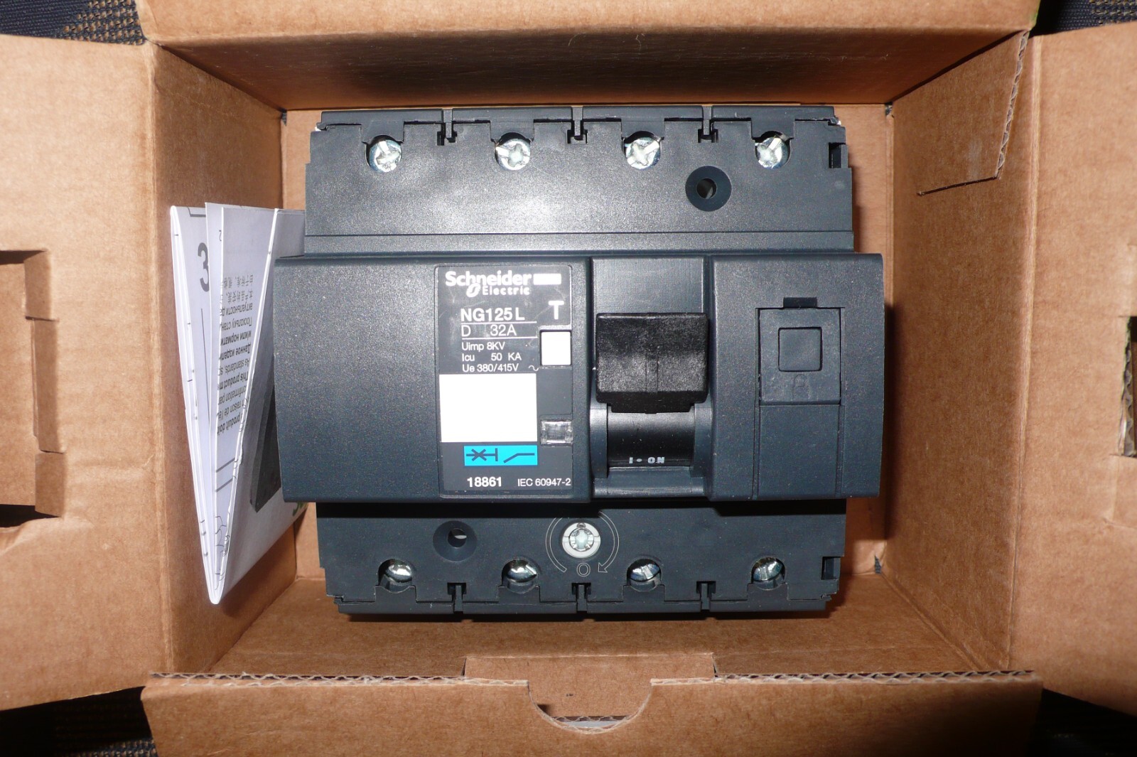 Disjoncteur Schneider NG125L 32A pour tableau de distribution et moteur triphasé