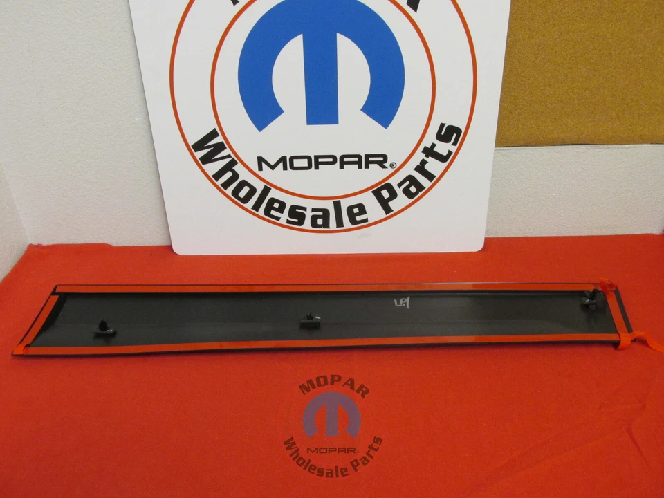 Moldura puerta delantera lado izquierdo conductor Jeep Patriot NUEVO OEM MOPAR Foto 2 de 4