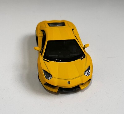 Kinsmart Meta Maßstab 1:36 - Lamborghini Aventador Pull Back Action - pink/gelb