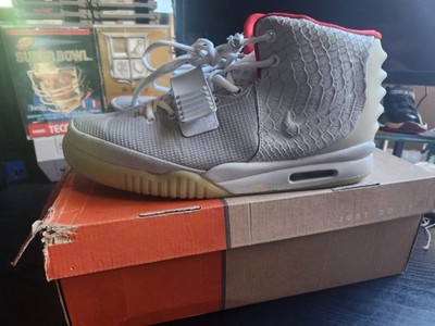   Vintage 2012 Size 11 Nike Air Yeezy 2 NRG Pure Platinum Kanye Rare Glow EUC 