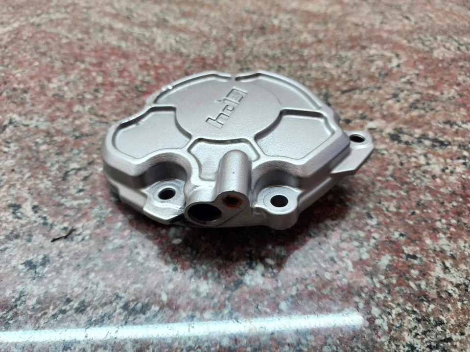 Крышка масляного насоса двигателя 2015-2021 Yamaha YZF R1 R1M от оригинального производителя 2CR-15416-01 - Изображение 3 из 4