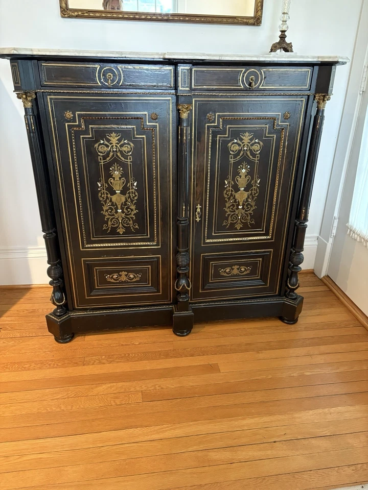 19th Century Credenza Restored. Gorgeous Condition. Very Good Condition No Marks - Image 2 of 4