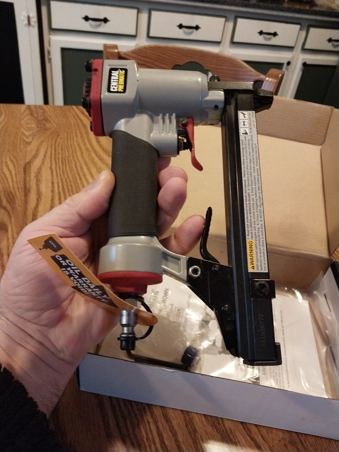 New Central Pneumatic 68029 20 Gauge Wide Crown Air Stapler holding 100