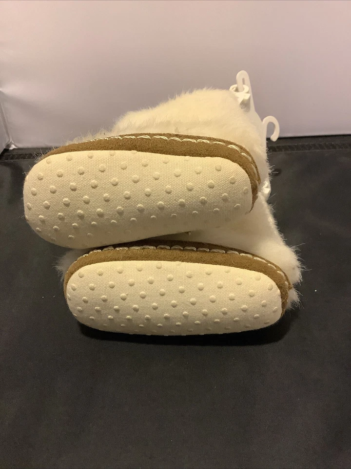 NUEVO CON ETIQUETAS Goldbug Talla 2 Botas de Bebé Peludas Blancas Talla 3-6 Meses Nuevas Foto 3 de 4