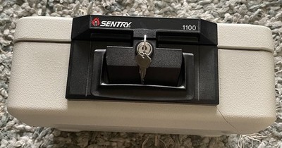 Sentry Fire Safe 1100 feuerfeste Box für Papiere und Wertsachen mit 2 Schlüsseln