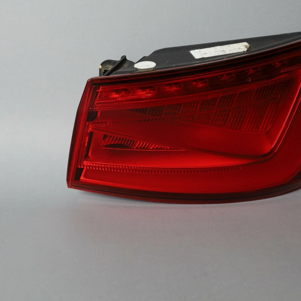 Luz trasera derecha Audi S3 2015-2018 OEM usada Foto 2 de 4