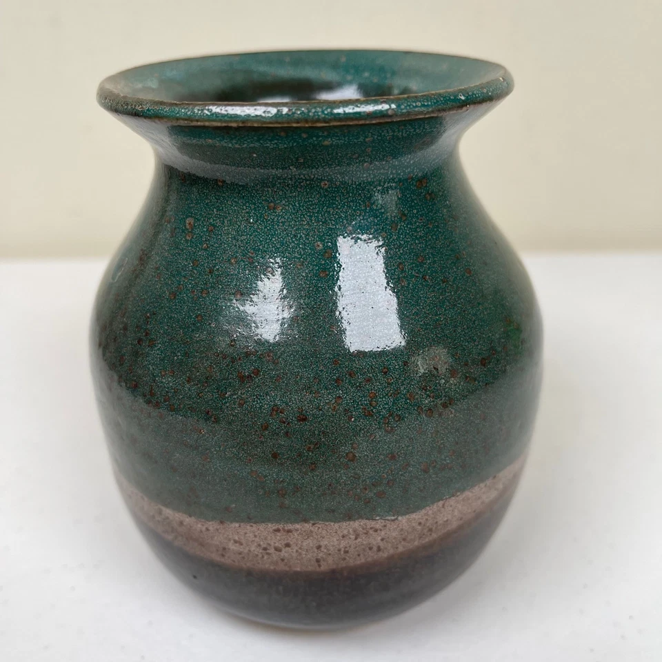 Jarrón pequeño firmado Studio Art Pottery azul verde esmalte por goteo tonos tierra Foto 3 de 4