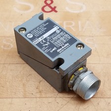Allen Bradley 802T-AP, Series J Oiltight Limit Switch - USED