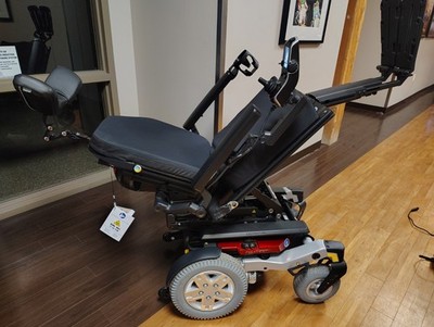 Quantum Rival Rear Wheel Drive Power Wheelchair Only 12 Miles Free US Shipping