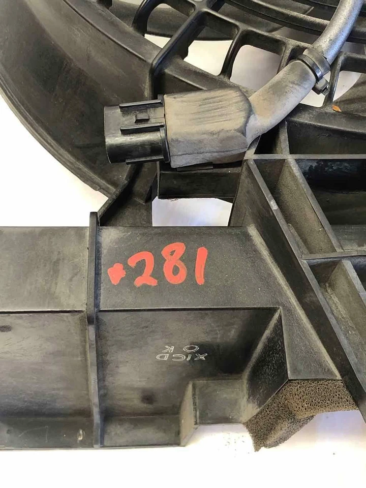 Hyundai Santa Fe 2003 conjunto de ventilador radiador 2,4 L (4 cilindros) 97730-260000 G Foto 3 de 4