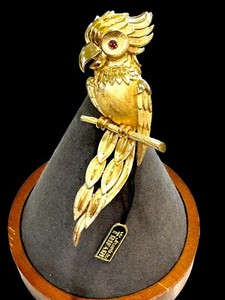 Authentic NOS NWT 1960'S CROWN TRIFARI GOLD PLATED CABOCHON PARROT TROPICAL BIRD BROOCH